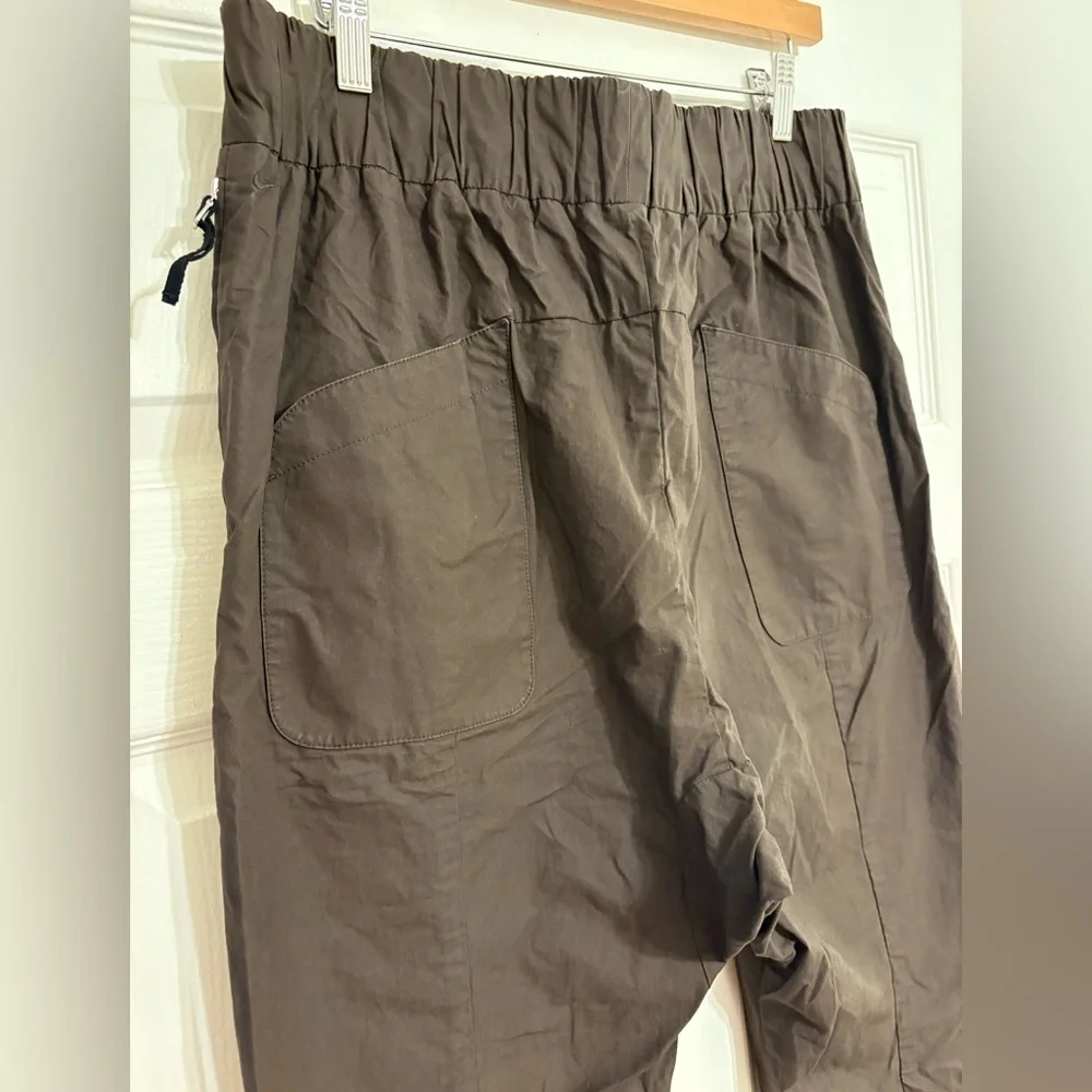 NIKE Woven‎ Technical Every Stitch Considered Dropped Crotch Barrel Pant Brown